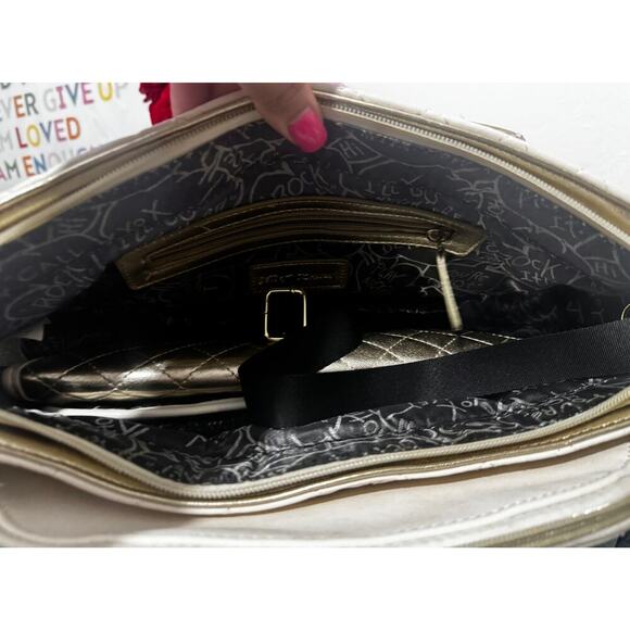 Betsey Johnson Quilted Diaper Bag Gold & Cream – With Changing Pad – Pre-Owned - Picture 3 of 6